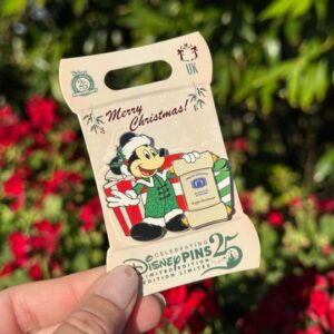 Santa Mickey Mouse Epcot UK United Kingdom Merry Christmas 2025 Disney LE Pin