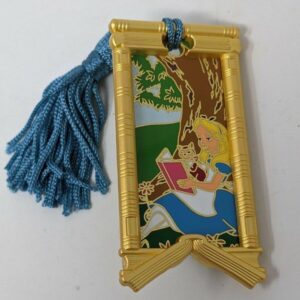 Alice and Dinah Bookmark Disney Pin – DSSH LE 300